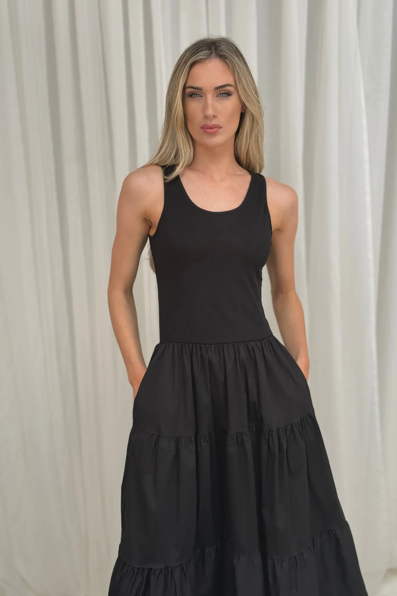 Leona Sleeveless Tiered Midi Dress In Black