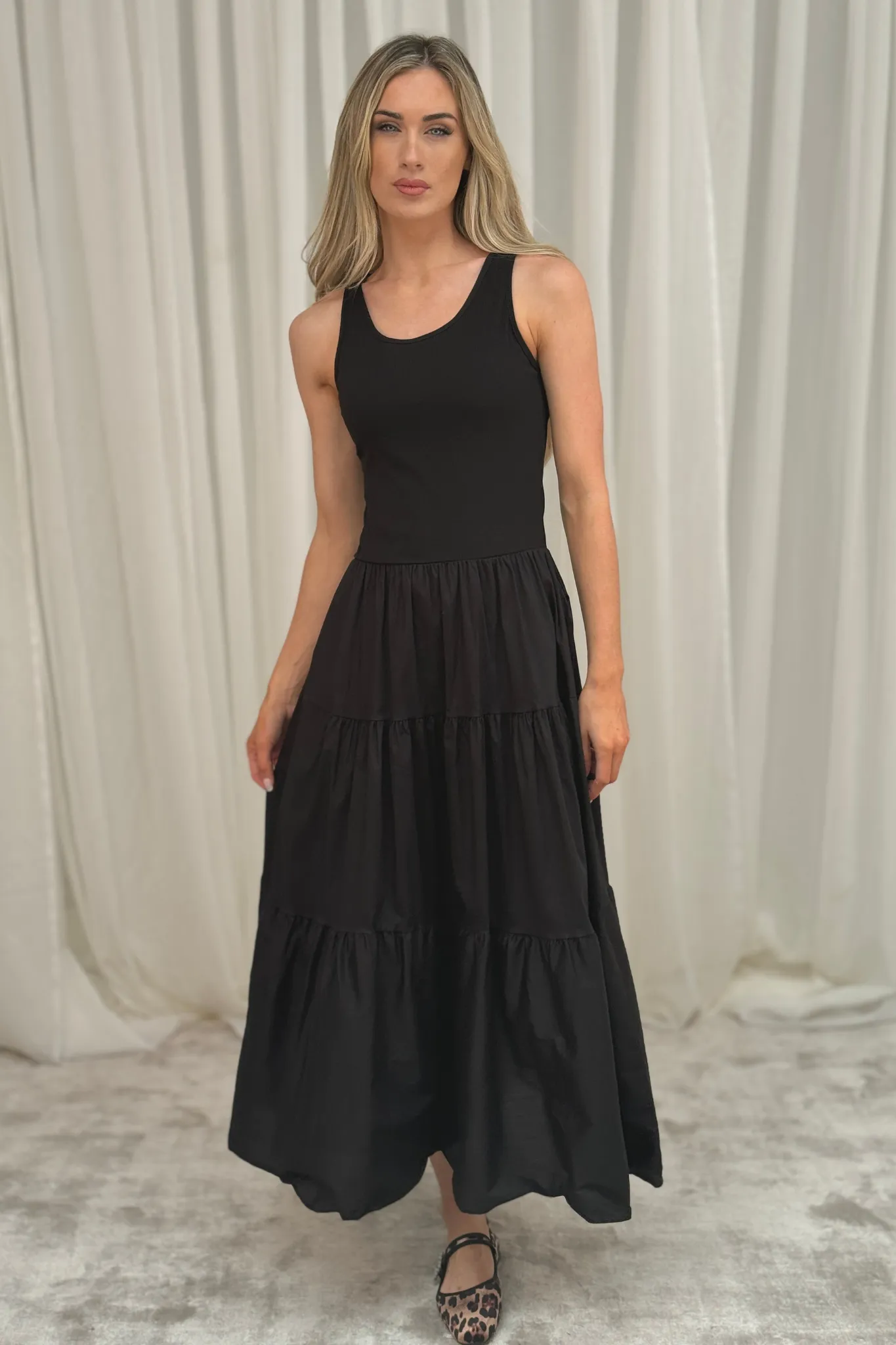 Leona Sleeveless Tiered Midi Dress In Black