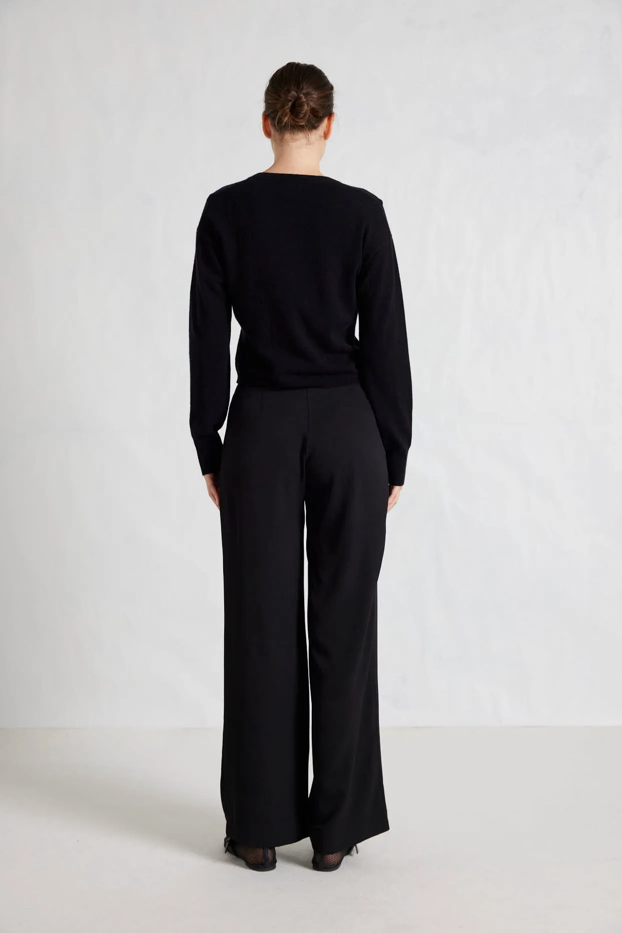 Sydney Cardi in Black