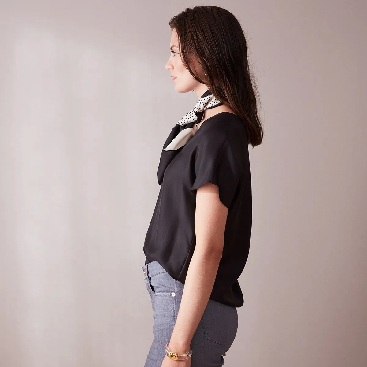 V-Neck Silk Tee Black