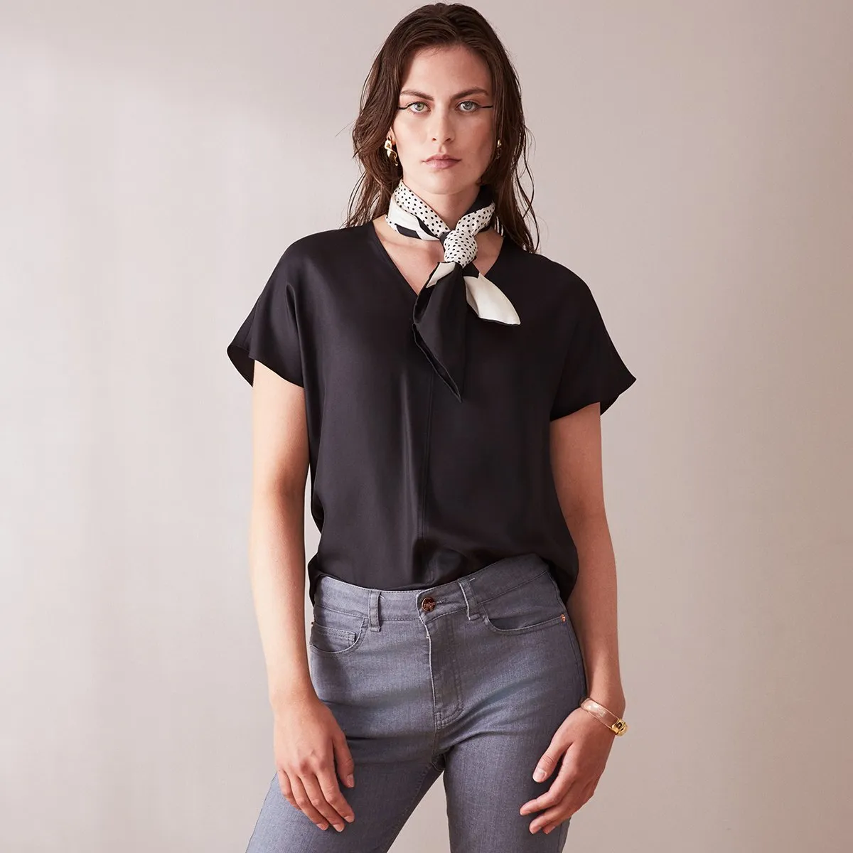 V-Neck Silk Tee Black